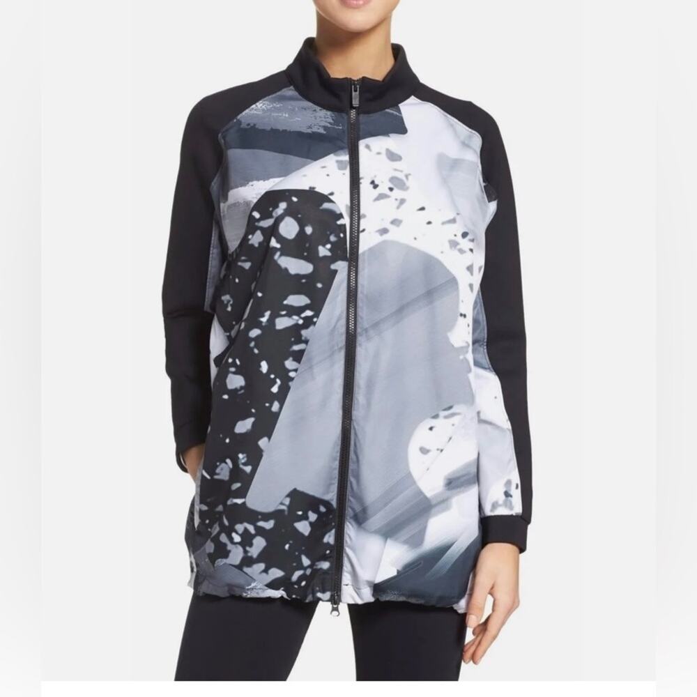Nike Women’s Sportswear Montage